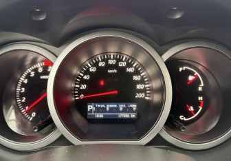 Подержанный автомобиль Suzuki Grand Vitara 2013 года (12 фото)