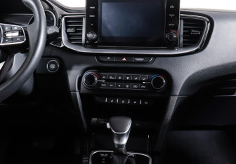 Подержанный автомобиль Kia Ceed Wagon 2022 года (15 фото)