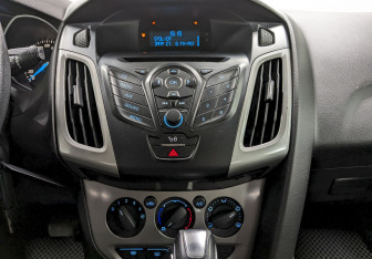 Подержанный автомобиль Ford Focus Hatchback 2012 года (22 фото)