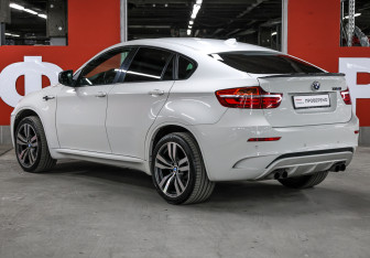 Подержанный автомобиль BMW X6 M 2012 года (7 фото)