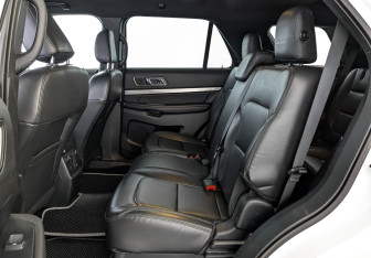 Подержанный автомобиль Ford Explorer 2018 года (18 фото)