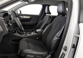 Подержанный автомобиль Volvo XC40 2018 года (20 фото)