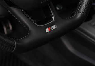 Подержанный автомобиль Audi A5 Coupe 2016 года (17 фото)