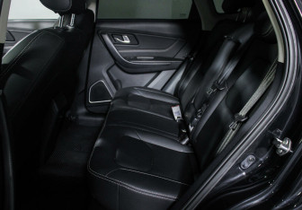 Подержанный автомобиль FAW Besturn X40 2021 года (13 фото)