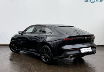 Подержанный автомобиль Changan UNI-V 2023 года (7 фото)