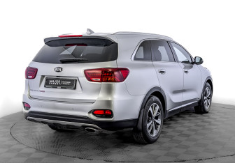 Подержанный автомобиль Kia Sorento 2018 года (5 фото)