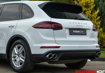 Подержанный автомобиль Porsche Cayenne 2015 года (22 фото)