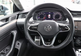Подержанный автомобиль Volkswagen Arteon 2019 года (18 фото)