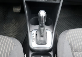 Подержанный автомобиль Volkswagen Polo Sedan 2013 года (16 фото)