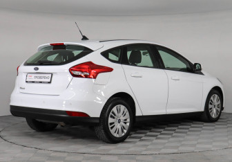 Подержанный автомобиль Ford Focus Hatchback 2018 года (5 фото)