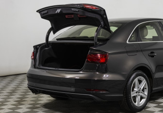 Подержанный автомобиль Audi A3 Sedan 2017 года (19 фото)