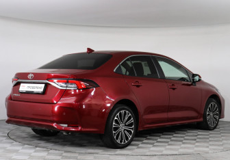 Подержанный автомобиль Toyota Corolla Sedan 2019 года (5 фото)