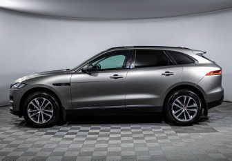 Подержанный автомобиль Jaguar F-Pace 2018 года (8 фото)