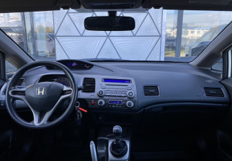 Подержанный автомобиль Honda Civic Sedan 2009 года (11 фото)
