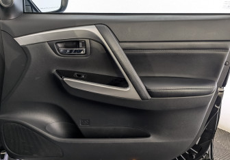 Подержанный автомобиль Mitsubishi Montero Sport 2023 года (24 фото)