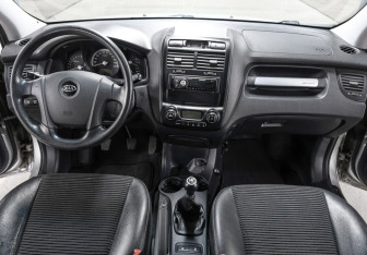 Подержанный автомобиль Kia Sportage 2006 года (14 фото)