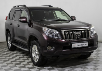 Подержанный автомобиль Toyota Land Cruiser Prado 2010 года (3 фото)