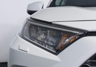 Подержанный автомобиль Toyota RAV4 2021 года (18 фото)