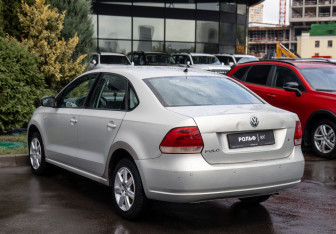 Подержанный автомобиль Volkswagen Polo Sedan 2010 года (5 фото)