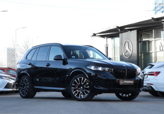 Подержанный автомобиль BMW X5 2025 года (22 фото)