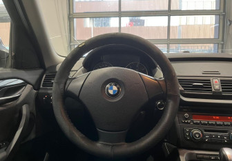 Подержанный автомобиль BMW X1 2011 года (17 фото)