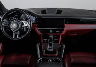 Подержанный автомобиль Porsche Cayenne 2019 года (12 фото)