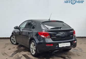 Подержанный автомобиль Chevrolet Cruze Hatchback 2013 года (7 фото)