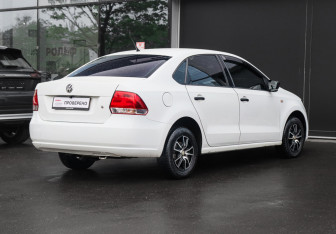 Подержанный автомобиль Volkswagen Polo Sedan 2015 года (4 фото)