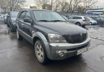 Подержанный автомобиль Kia Sorento 2002 года (9 фото)