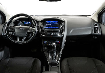 Подержанный автомобиль Ford Focus Hatchback 2017 года (8 фото)