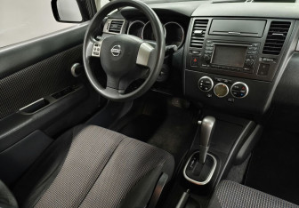 Подержанный автомобиль Nissan Tiida Hatchback 2012 года (10 фото)