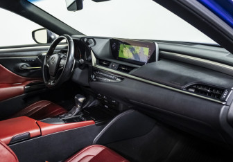 Подержанный автомобиль Lexus ES 2019 года (9 фото)