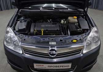 Подержанный автомобиль Opel Astra Hatchback 2011 года (9 фото)