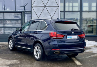 Подержанный автомобиль BMW X5 2017 года (7 фото)