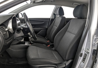 Подержанный автомобиль Kia Rio Hatchback 2021 года (19 фото)