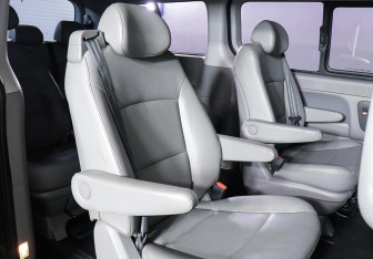 Подержанный автомобиль Hyundai Grand Starex 2018 года (17 фото)