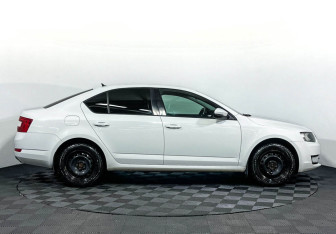 Подержанный автомобиль Skoda Octavia Liftback 2016 года (4 фото)