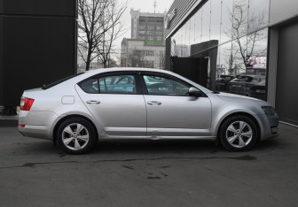Подержанный автомобиль Skoda Octavia Liftback 2013 года (4 фото)