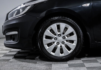 Подержанный автомобиль Kia Ceed Hatchback 2016 года (15 фото)