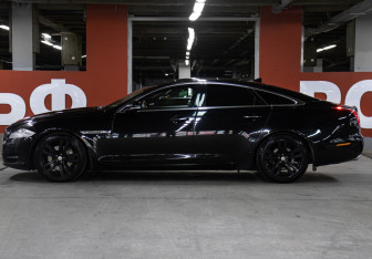 Подержанный автомобиль Jaguar XJ 2013 года (8 фото)