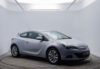 Подержанный автомобиль Opel Astra Hatchback 2011 года (7 фото)
