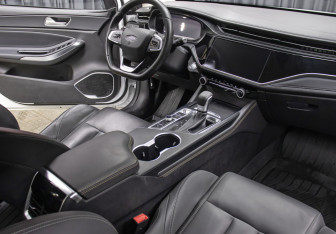 Подержанный автомобиль Omoda S5 2024 года (11 фото)