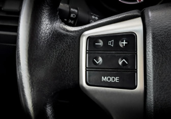 Подержанный автомобиль Toyota Land Cruiser Prado 2013 года (27 фото)