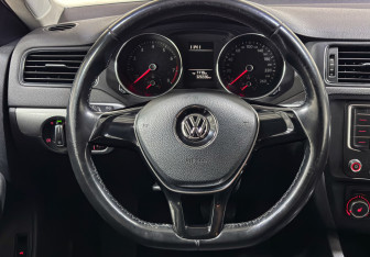 Подержанный автомобиль Volkswagen Jetta Sedan 2016 года (13 фото)