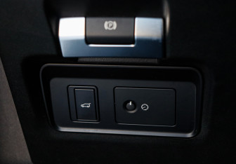 Подержанный автомобиль Land Rover Discovery Sport 2021 года (19 фото)