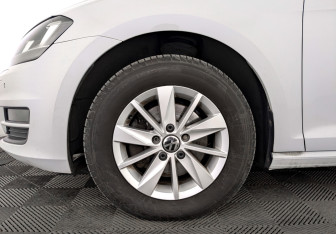 Подержанный автомобиль Volkswagen Golf Hatchback 2014 года (18 фото)