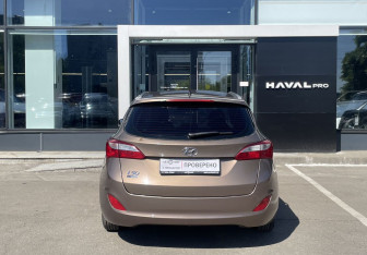 Подержанный автомобиль Hyundai i30 Wagon 2013 года (6 фото)