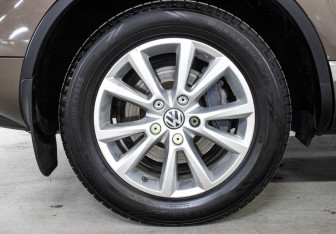 Подержанный автомобиль Volkswagen Touareg 2013 года (23 фото)