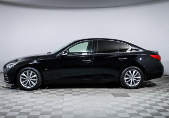 Подержанный автомобиль Infiniti Q50 2017 года (8 фото)