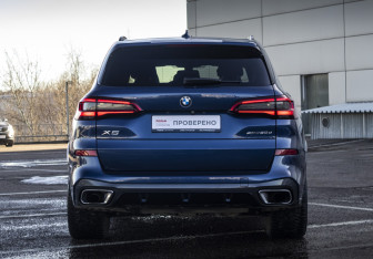 Подержанный автомобиль BMW X5 2019 года (7 фото)